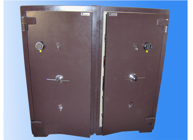 Sabanc� Holding Model  Mega Boy S�per �zel �ift Kap�l� Elektronik �ifreli Tam Z�rhl� Ana G�venlik Kasas� 180*180*85cm 6000k� ( 7900€ )+KDV KAR�O DAH�LD�R.
