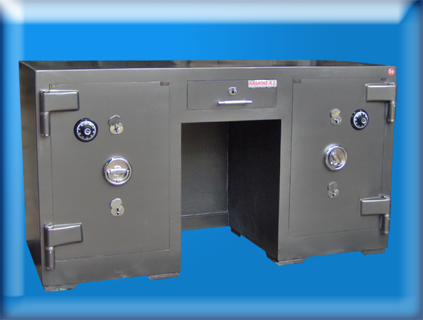 "        B160K2Ç1AYAK1 KAHRAMANMARAŞ BANKO TİPİ ORTASINDA AYAK KOYMA YERLİ KUYUMCU KASASI 88*160*60CM 1600KĞ ( 2399€ )+KDV