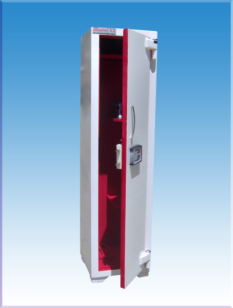 - 1003 KODLU  3 TÜFEKLİK ELEKTRONİK TÜFEK KASASI ( SABİT RAFLI İÇİ KADİFE KAPLI MÜHİMMAT VE TABANCA BÖLMELİ ) 150*38*38CM 75KĞ ( 999€ )+KDV ADRESE TESLİM