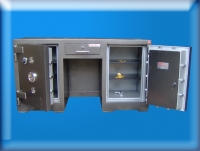 "      B160K2Ç1AYAK1 KAHRAMANMARAŞ BANKO TİPİ ORTASINDA AYAK KOYMA YERLİ KUYUMCU KASASI 88*160*60CM 1600KĞ ( 2399€ )+KDV