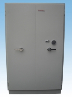 0200AGM TÜRKMENİSTAN OFİS TİPİ ANAHTARLI ÇİFT KAPILI YANGINA DAYANIKLI AK-74/ MODEL 25 KALAŞNİKOF KAPASİTELİ VE MÜHİMMAT DOLAPLI TÜFEK KASASI (  DIŞ  YÜKSEKLİK.195*EN.120*DERİNLİK.45CM )( İÇ 180*110*28CM ) 554 LT 400KĞ ( 2.995€ )+KDV ADRESE TESLİM