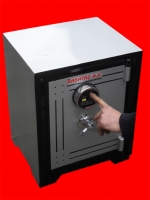 "   001PE OFİS TİPİ  ANAHTAR TAŞIMA ZORUNLULUĞU OLMAYAN PARMAK İZİ İLE AÇILAN TUŞLU ELEKTRONİK ŞİFRELİ TEKKAPILI ÇELİK PARA KASASI ( KAMPANYALI ÜRÜN ) 40*37*33CM 75KĞ ( 19999TL )+KDV ADRESE TESLİM