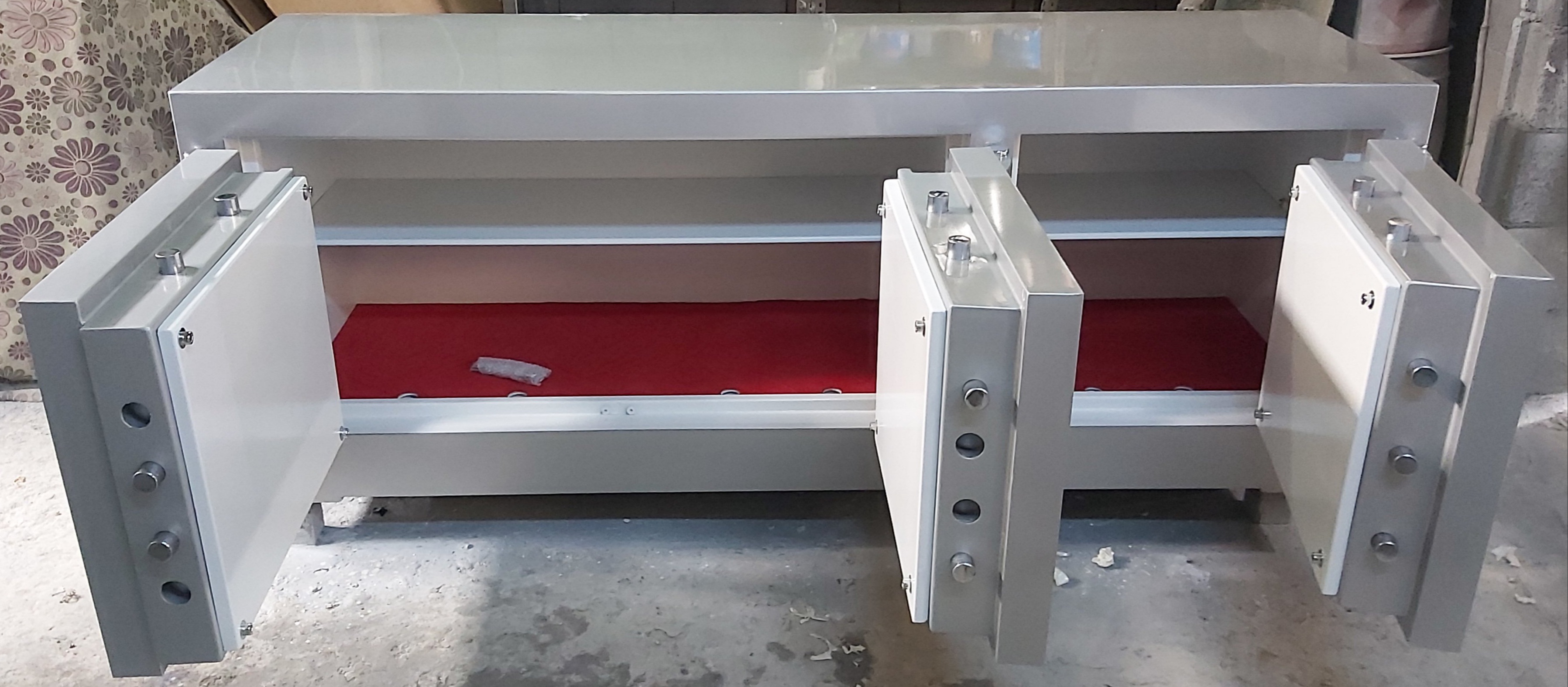 "       B200YÜCEL   200 CM LİK ALMAN TİPİ OKSİJEN KESMEYE MATKAP DELMEYE KARŞI YÜKSEK GÜVENLİKLİ TANK ZIRHLI 1.000.000DA 1 AÇILMA İHTİMALLİ ÖZEL ANAHTARLI BANKO KUYUMCU KASASI 80*200*60CM 2 TON ( 2499€ )+KDV
