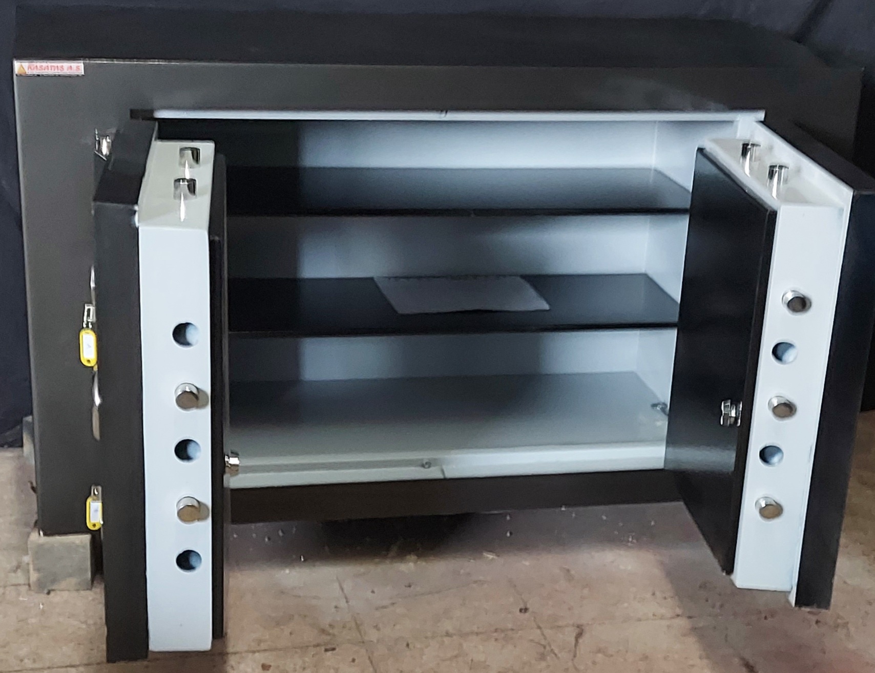 B140KÖR ELAZIĞ TİPİ KUYUMCU KASASI 80*140*60CM 1400KĞ ( 2100€ )+KDV ADRESE TESLİM