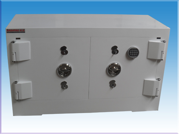 B130K2E1A4KYM AYDIN BUHARKENT TİPİ YÜKSEK GÜVENLİKLİ ELEKTRONİK ŞİFRELİ 4 ANAHTARLI KAPALI YAPRAK MİLLİ BANKO TİPİ KUYUMCU KASASI 80*130*60CM 1300KĞ ( 2000€ )+KDV ADRESE TESLİM
