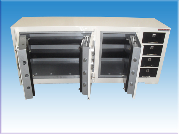 B200K36A4Ç GAZİANTEP BANKO TİPİ 3 KAPAKLI 4 DIŞTAN ÇEKMECELİ YÜKSEK GÜVENLİKLİ TANK ZIRHLI2 ELEKTRONİK ŞİFRELİ 6 ÖZEL ANAHTARLI KUYUMCU KASASI 80*200*60CM 2.000KĞ ( 2.999€ )+KDV ADRESE TESLİM