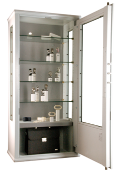İÇİ LED AYDINLATMALI ZOR KIRILAN 10MM CAMLI SİLAH KASASI 175*130*46CM 200KĞ ( 2750€ )+KDV ADRESE TESLİM