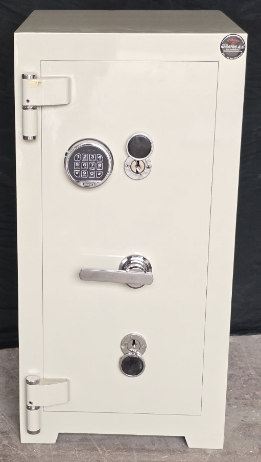 "       0008TERS TERS KAPAKLI TİPİ 1 Cİ SINIF LÜKS ULUSLARARASI STANDARTLARDA OKSİJENLE KESMEYE VE MATKAP DELMEYE KARŞI YÜKSEK GÜVENLİKLİ 2 ÖZEL ANAHTARLI VE ELEKTRONİK ŞİFRELİ ÇELİK PARA KASASI DIŞ ÖLÇÜSÜ 90*50*50CM İÇ ÖLÇÜSÜ 75*40*30CM 400KĞ ( 1999€ )+KDV