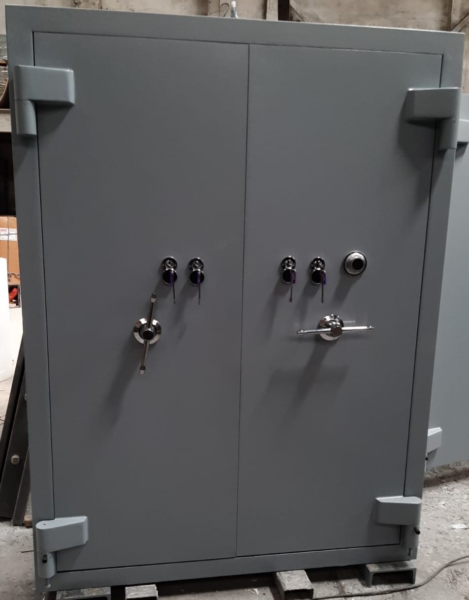 GARDLOP KASA ÇİFTLİ 4 ANAHTARLI 1 MEKANİK ŞİFRELİ ZIRHLI KAPI 213*180*20CM 1TON ( 8999€ )+KDV KARGO DAHİL