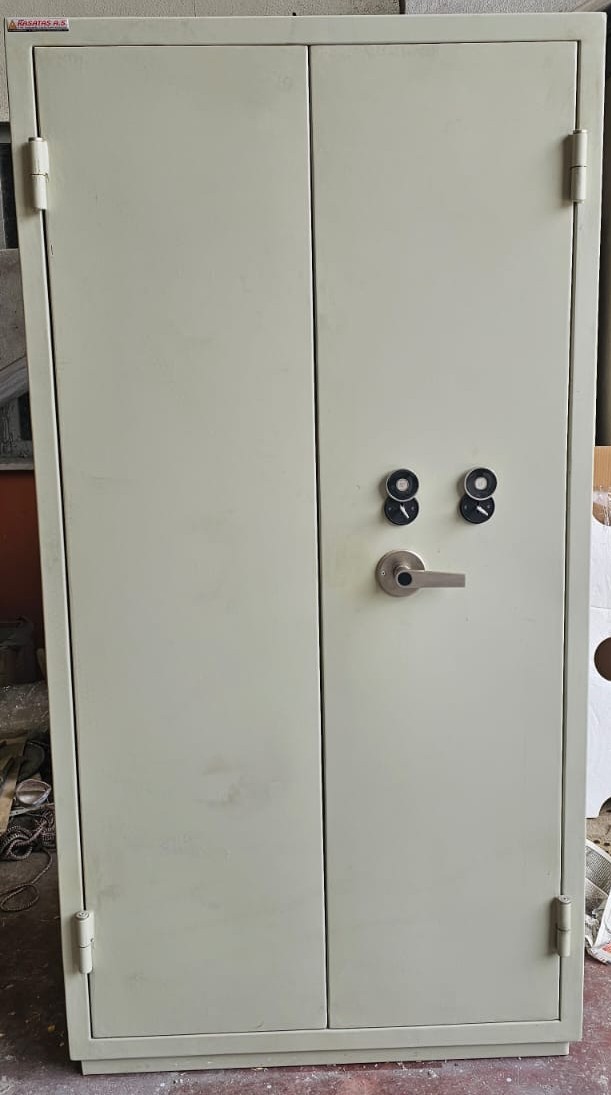 " 0017KRTLI İSTANBUL OFİS TİPİ GARDLOP MODEL ÇİFT KAPILI MATKAPLA DELMEYE  KARŞI YÜKSEK GÜVENLİKLİ YANGINA DAYANIKLI 40 KLASÖR KAPASİTELİ 3 RAFLI İÇİNDE ÜSTTE DOLAPLI ÇELİK PARA KASASI (  DIŞ ÖLÇÜSÜ 195*100*52CM ) ( İÇ ÖLÇÜSÜ 187*87*36CM ) 475LT 450KĞ ( 3999€ )+KDV ( Fireproof Document Safes )