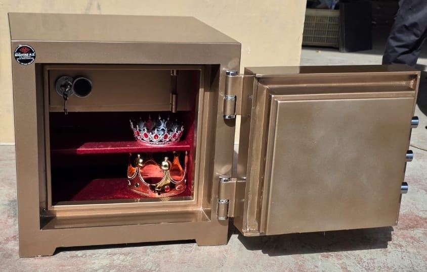 . 002UZM7CM EV VE OFİS TİPİ YÜKSEK GÜVENLİKLİ 7 CM TAM ZIRHLI ELEKTRONİK ŞİFRELİ VE ANAHTARLI ÇELİK PARA KASASI 55*55*55CM 250KĞ ( 1100 € )+KDV