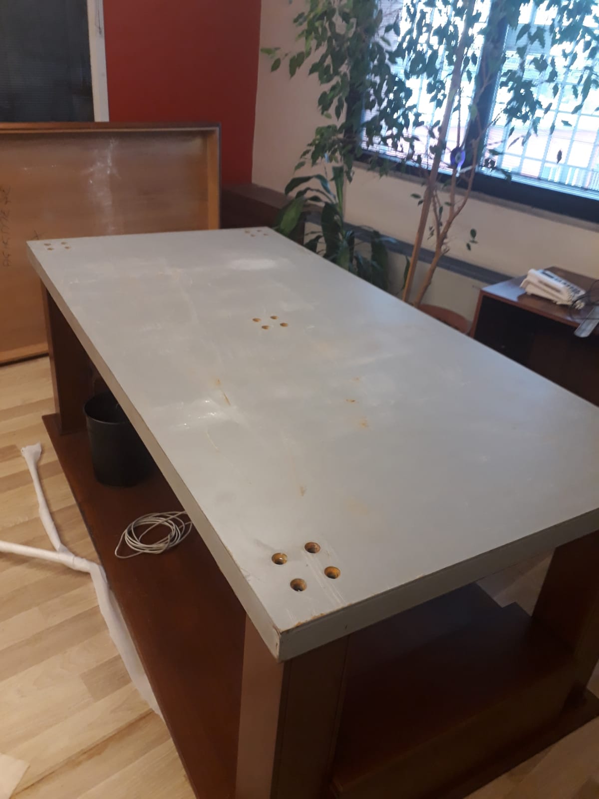 . 5 KATLI BİNAYA EŞDEĞER 60 TON YÜKE DEPREME DAYANIKLI YEMEK VE TOPLANTI  İÇTEN ÇELİK ZIRHLA BİRBİRİNE BAĞLI DEPREM MASASI  75*90*180CM 333KĞ ( 3.999€ )+KDV ADRESE TESLİM komple metaldir ahşap kapla isterseniz 1000euro+kdv fiyat farkı olur