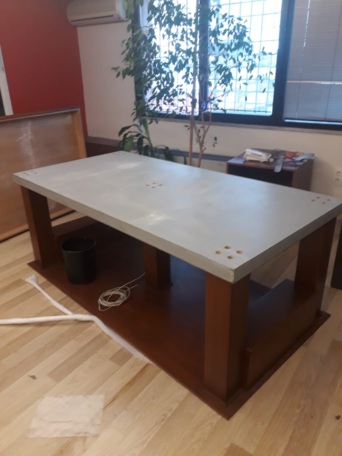 . 5 KATLI BİNAYA EŞDEĞER 60 TON YÜKE DEPREME DAYANIKLI YEMEK VE TOPLANTI  İÇTEN ÇELİK ZIRHLA BİRBİRİNE BAĞLI DEPREM MASASI  75*90*180CM 333KĞ ( 3.999€ )+KDV ADRESE TESLİM  komple metaldir ahşap kapla isterseniz 1000euro+kdv fiyat farkı olur