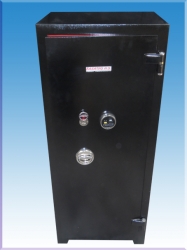 "00170PE   PARMAK İZLİ ELEKTRONİK ŞİFRELİ VE 1 ADET ÖZEL KULLANMA ZORUNLULUĞU OLMAYAN ÖZEL ANAHTARLI SİLAH KASASI ( 6 TÜFEKLİK VEYA 100 TABANCA KAPASİTELİ ) DIŞ ÖLÇÜSÜ 170*70*50CM İÇ ÖLÇÜSÜ 144*58*34CM 300Kg ( 69.999TL )+KDV  ( YANGIN KORUMALI )
