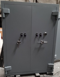 GARDLOP KASA ÇİFTLİ 4 ANAHTARLI 1 MEKANİK ŞİFRELİ ZIRHLI KAPI 213*180*20CM 1TON ( 8999€ )+KDV KARGO DAHİL