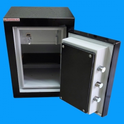 "    003SPRSAN OFİZ TİPİ TEKKAPILI AYAKSIZ 2 ADET MONTAJ DELİKLİ ELEKTRONİK ŞİFRELİ VE ANAHTARLI ZIRHLI BETONLU KAPAKLI ÇELİK PARA KASASI 61*45*40CM İÇ ÖLÇÜSÜ 47*33*22CM 160KĞ ( 29999TL )+KDV