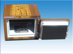 "001EKLE OFİS TİPİ 1 ANAHTARLI 1 ELEKTRONİK ŞİFRELİ ÖNÜ KROMLU SARI AHŞAP RENK BOYALI ÖZEL ÇELİK PARA KASASI DIŞ ÖLÇÜSÜ 40*50*40CM İÇ ÖLÇÜSÜ 30*40*25CM 200KĞ ( 749€ )+KDV ADRESE TESLİM "001EKLE OFİS TİPİ 1 ANAHTARLI 1 ELEKTRONİK ŞİFRELİ ÖNÜ KROMLU SARI AHŞAP RENK BOYALI ÖZEL ÇELİK PARA KASASI DIŞ ÖLÇÜSÜ 40*50*40CM İÇ ÖLÇÜSÜ 30*40*25CM 200KĞ ( 749€ )+KDV ADRESE TESLİM